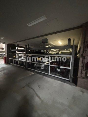 アメニティ江戸堀の駐車場