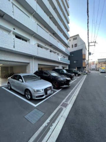 La Douceur九条の駐車場