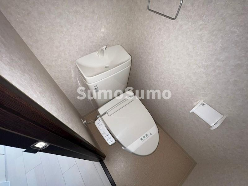 Luxe難波WESTのトイレ|落ち着いた色調のトイレです