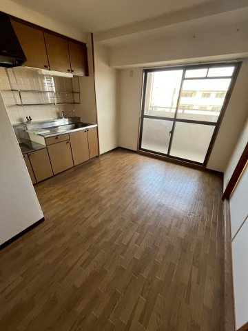 アモル甲東園の居間・リビング