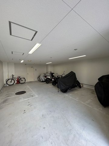 Luxe神戸WESTの駐車場