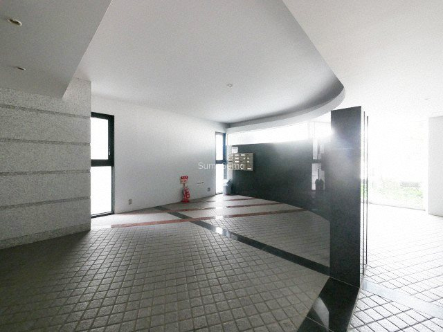 LOFTY上町のロビー
