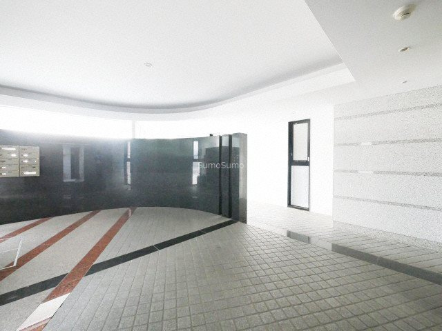LOFTY上町のエントランス