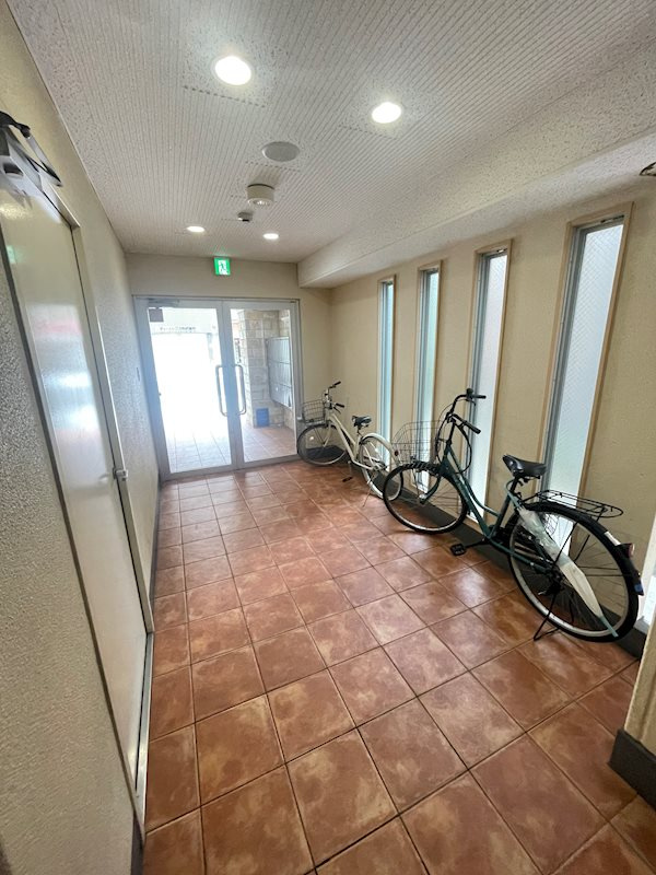 アリバあみだ池のロビー