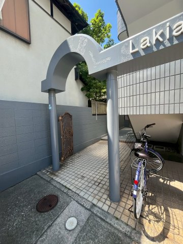 LakiaApartment夙川のエントランス