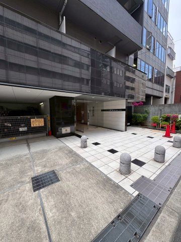 LAV心斎橋WESTのエントランス
