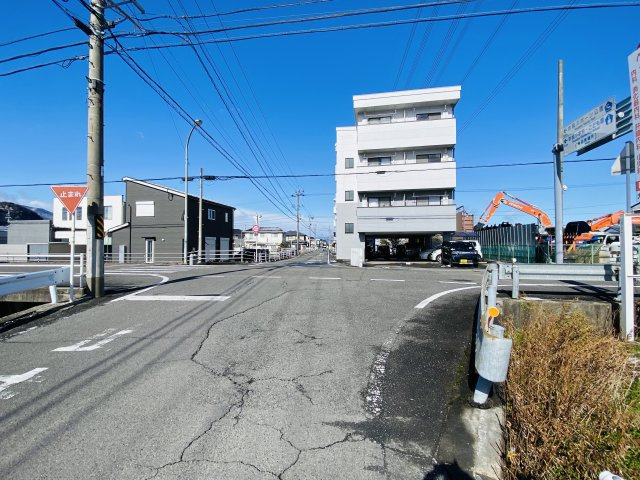 大垣市枝郷2丁目　フラッツB棟の周辺|建物南側交差点