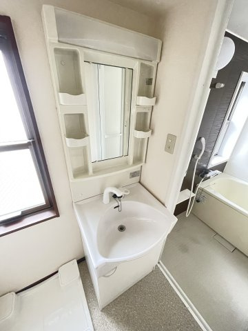 MIRAVAL三宮の洗面所