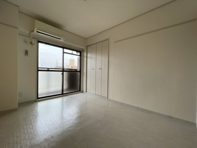 【居間・リビング】 | ロイヤルハイツ菅原 | 明るくてきれいなお部屋です。