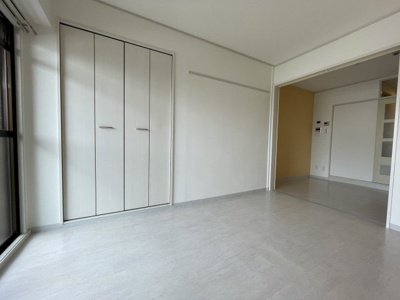 【居間・リビング】 | ロイヤルハイツ菅原 | 明るくてきれいなお部屋です。