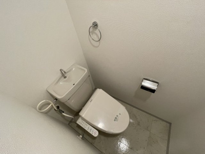 【トイレ】 | ロイヤルハイツ菅原 | ウォシュレット付きのトイレです。