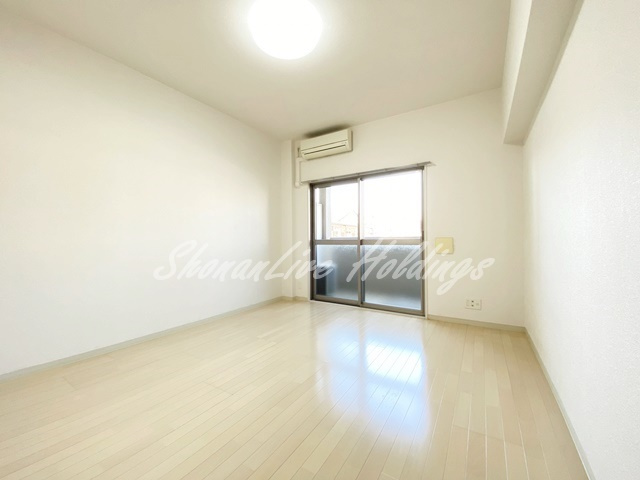 厚木市旭町５丁目の賃貸マンションの居間・リビング|角部屋洋室♪