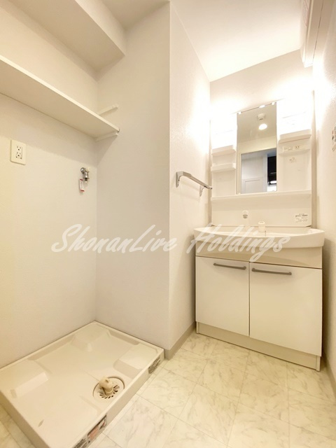 厚木市旭町５丁目の賃貸マンションの洗面所|シャワー付き洗面台♪