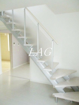 【居間・リビング】 | サニーハイツ | 洋室のお部屋です。