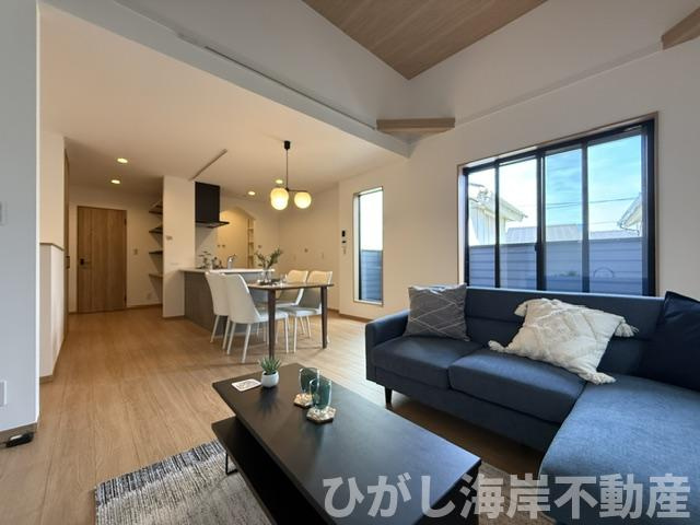 茅ヶ崎市菱沼１丁目　新築戸建の居間・リビング|21.2帖　吹抜付LDK