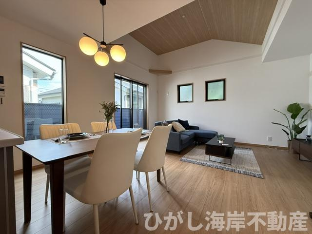 茅ヶ崎市菱沼１丁目　新築戸建の居間・リビング|21.2帖　吹抜付LDK