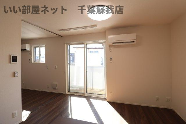 フォレストウッド　A棟の居間・リビング|こちらの居間で趣味の時間をお楽しみください