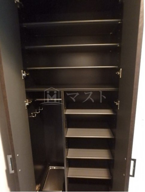 大阪市中央区和泉町１丁目の賃貸マンションの玄関