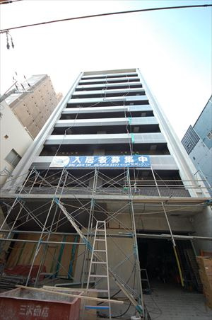 大阪市中央区和泉町１丁目の賃貸マンションのエントランス