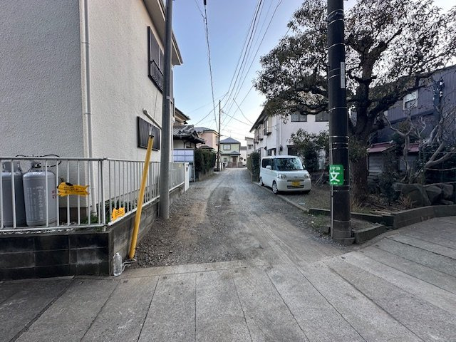茅ヶ崎市矢畑　新築戸建　全４棟の前面道路含む現地写真|2月2日撮影　建築中　現地外観
