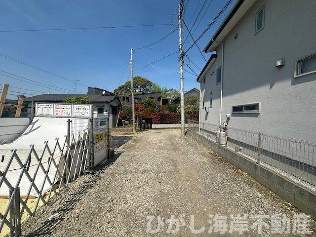 茅ヶ崎市矢畑　新築戸建　全４棟の前面道路含む現地写真|4月16日撮影　建築中　現地外観