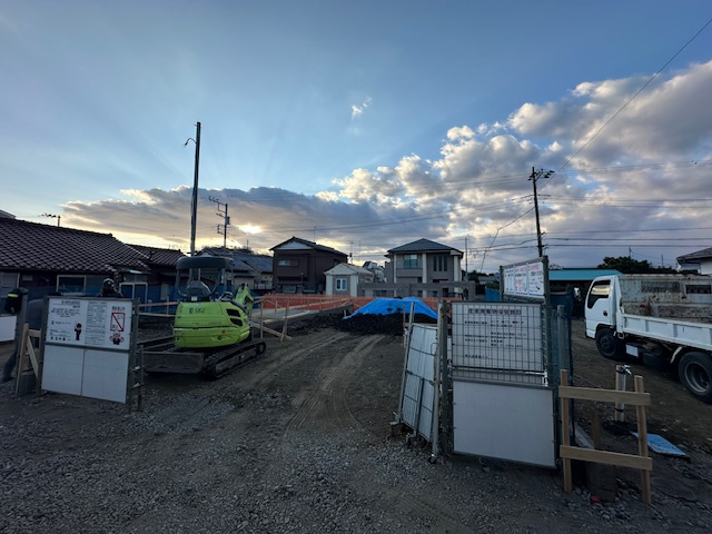 茅ヶ崎市矢畑　新築戸建　全４棟の前面道路含む現地写真|2月2日撮影　建築中　現地外観