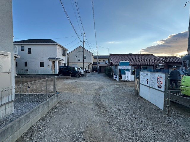 茅ヶ崎市矢畑　新築戸建　全４棟の前面道路含む現地写真|2月2日撮影　建築中　現地外観