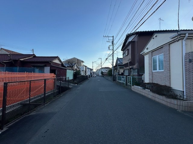 茅ヶ崎市矢畑　新築戸建　全４棟の前面道路含む現地写真|2月2日撮影　建築中　現地外観