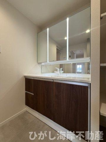 藤和ハイタウン湘南茅ヶ崎の独立洗面台|新規リフォーム完了！　三面鏡化粧台