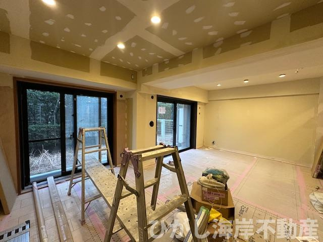 ライオンズマンション辻堂海浜公園の居間・リビング|2月16日撮影　リフォーム中　17.9帖　LDK