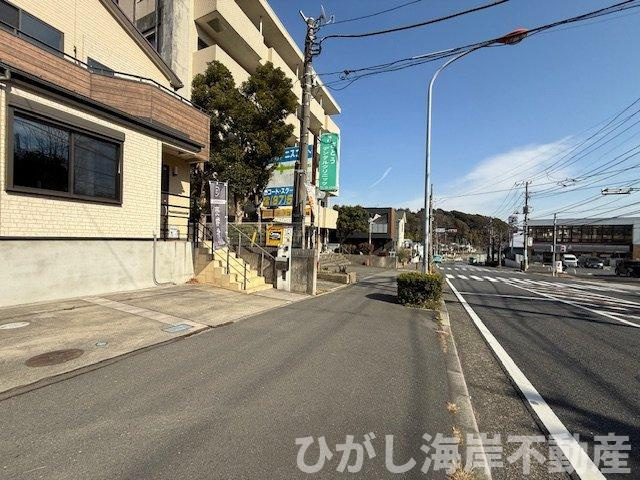 藤沢市大庭　中古戸建の前面道路含む現地写真|新規リフォーム完了！現地外観