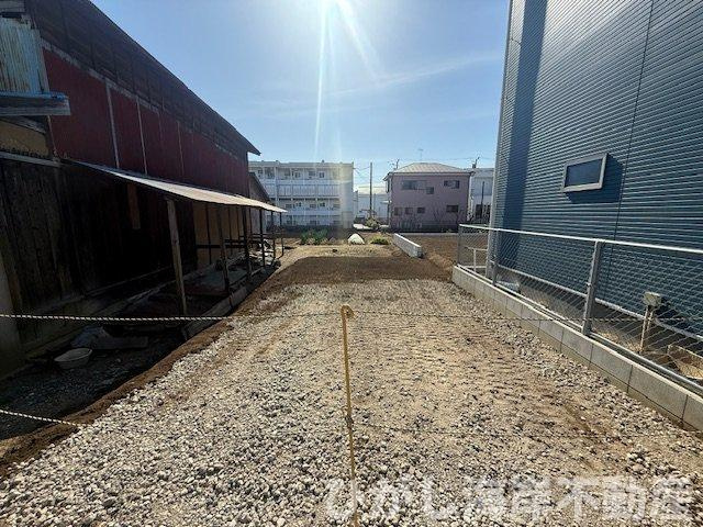 茅ヶ崎市萩園　売地の前面道路含む現地写真|現地外観