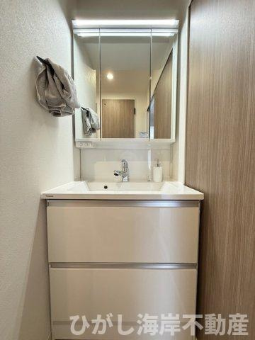 茅ヶ崎グランドハイツＣ棟の独立洗面台|新規リフォーム完了！　三面鏡化粧台