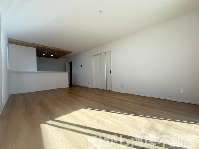 平塚市四之宮7丁目　新築戸建の居間・リビング|18帖　LDK