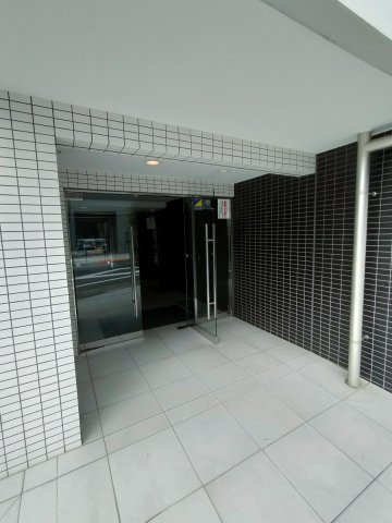 ステージグランデ西調布アジールコートのエントランス