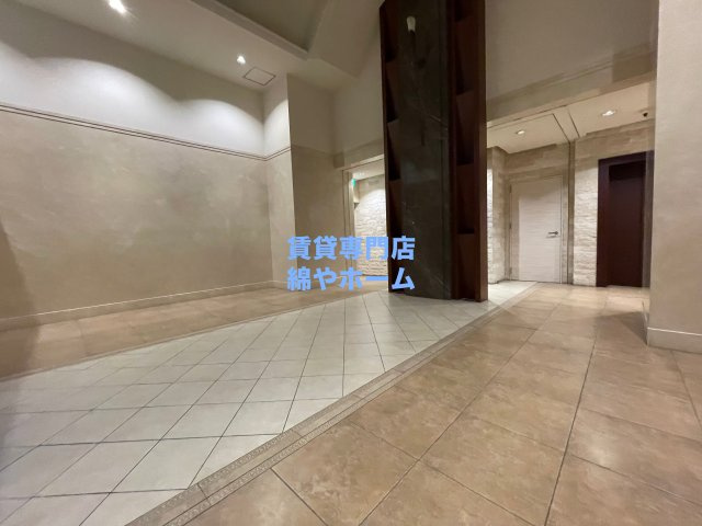 S-RESIDENCE難波Vialeのロビー|落ち着いたロビーです