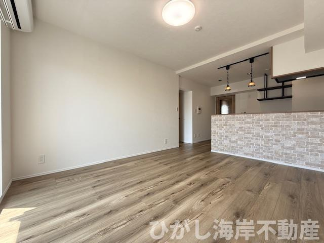 メゾンミール湘南平塚の居間・リビング|新規リフォーム完了！　12.7帖　LDK