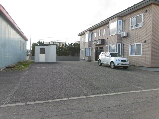 ウエストコートの駐車場