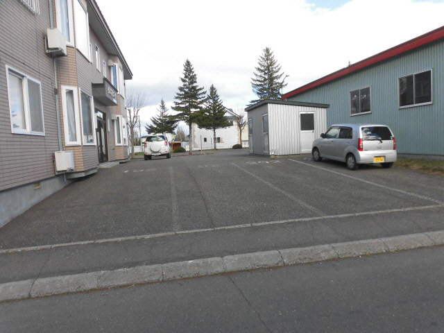 ウエストコートの駐車場