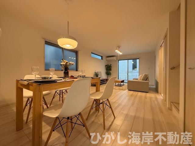 茅ヶ崎市室田1丁目　中古戸建の居間・リビング|新規リフォーム完了！　20.5帖　LDK