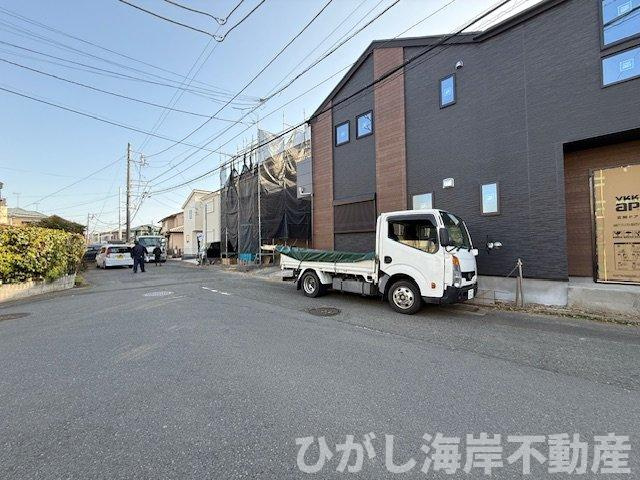 茅ヶ崎市今宿　新築戸建　全2棟の前面道路含む現地写真|1月19日撮影　建築中　現地外観