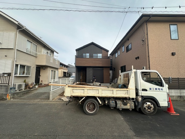 平塚市老松町　新築戸建の外観|1月26日撮影　外構工事中　現地外観