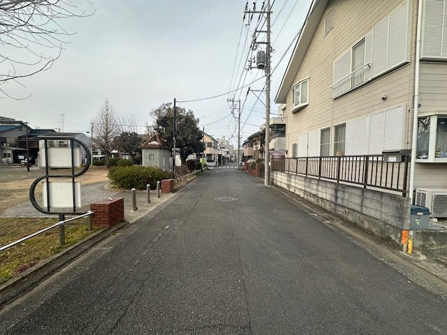 平塚市老松町　新築戸建の前面道路含む現地写真|1月26日撮影　外構工事中　現地外観