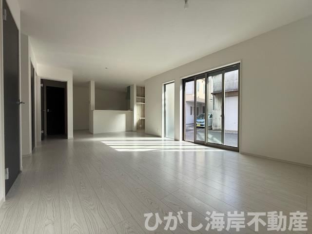 平塚市平塚2丁目　新築戸建の居間・リビング|19.7帖　LDK