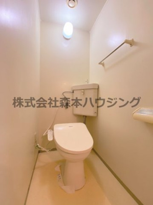 【トイレ】 | 　プライムコート | 落ち着いた色調のトイレです
