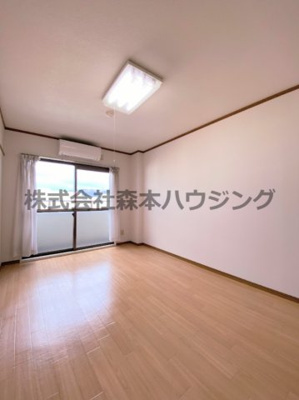 【洋室】 | 　プライムコート | ゆったりした洋室です