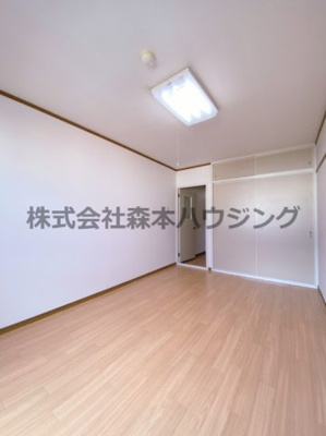 【洋室】 | 　プライムコート | 落ち着いた色調の洋室です
