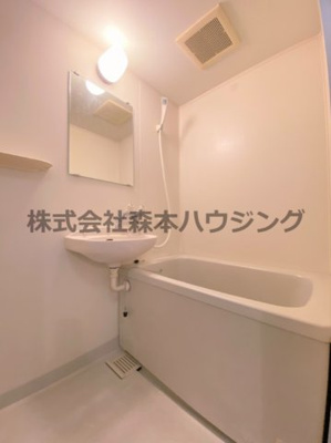 【浴室】 | 　プライムコート | ゆったり過ごせるお風呂です