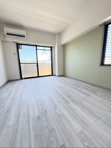 福岡市東区千早２丁目の賃貸マンションの居間・リビング