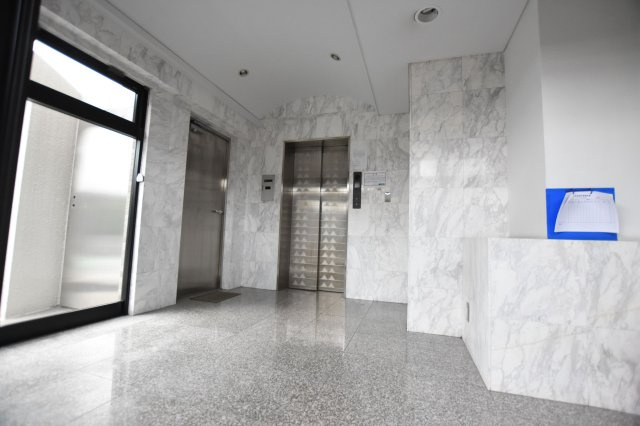 福岡市東区千早２丁目の賃貸マンションのロビー